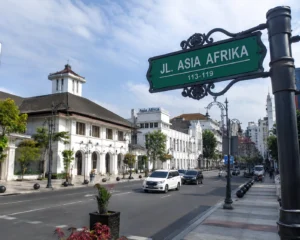 sewa mobil asia afrika bandung