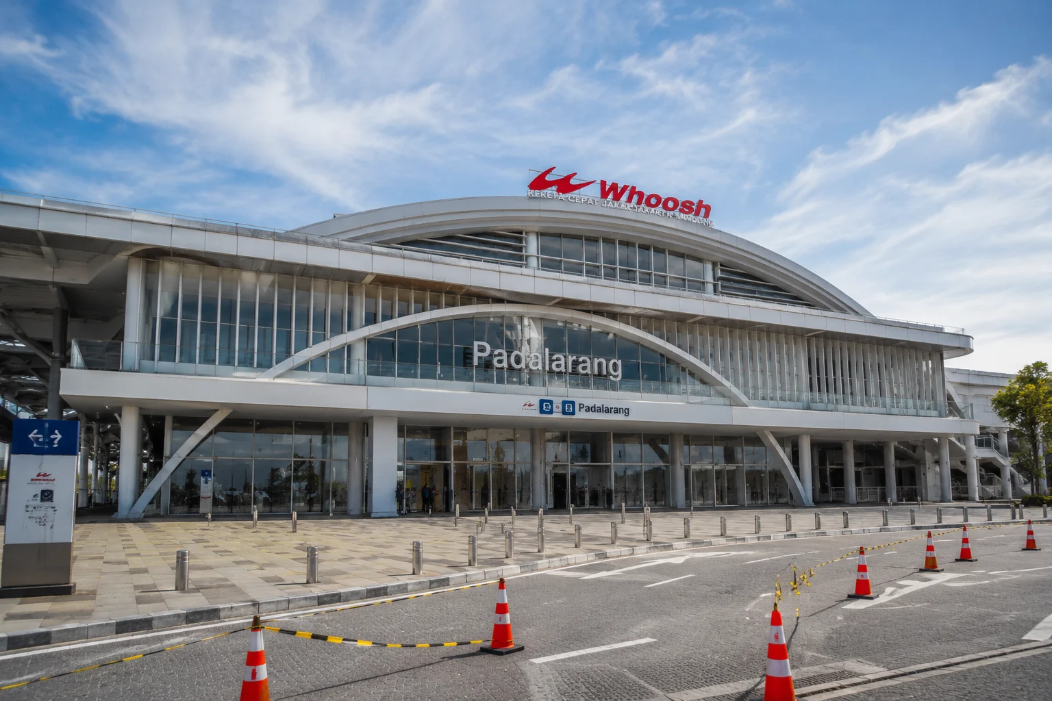 rental mobil dekat stasiun whoosh bandung
