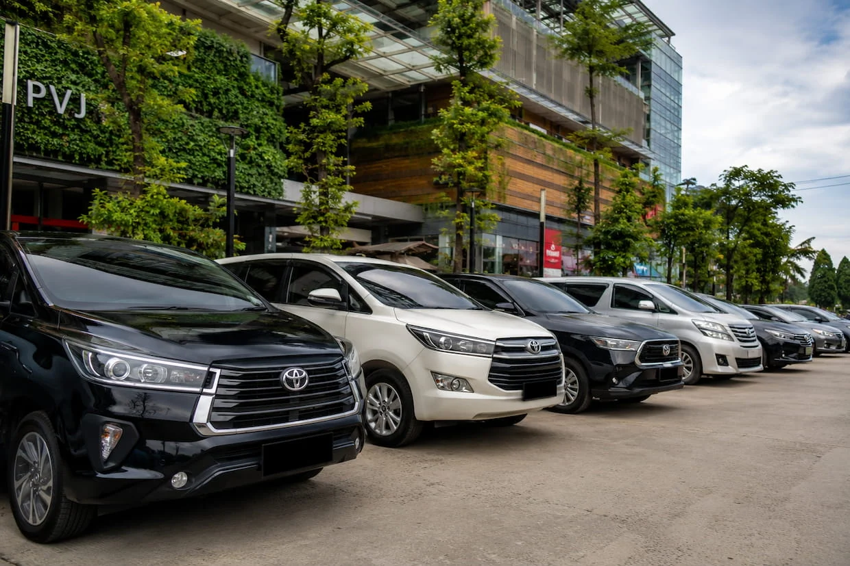 Rental Mobil Dekat PVJ